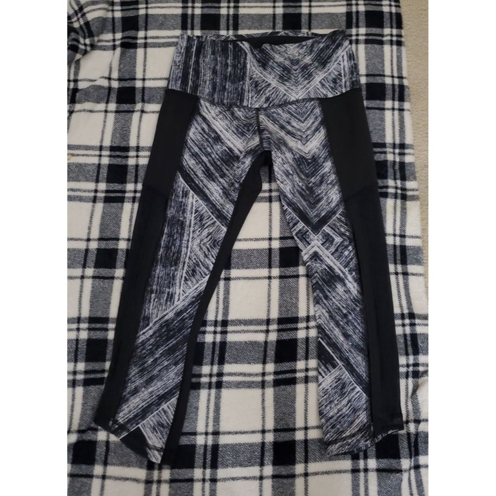 Sz 8 Lululemon Womn’s Legging Pants Grey Black Geometric design